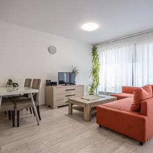 Spacious Terrace With Free Private Parking Apartment Prag
